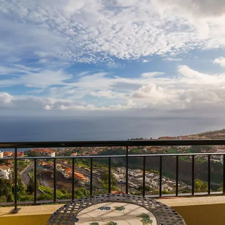 아파트 Guestready - Breathtaking Seaview In *